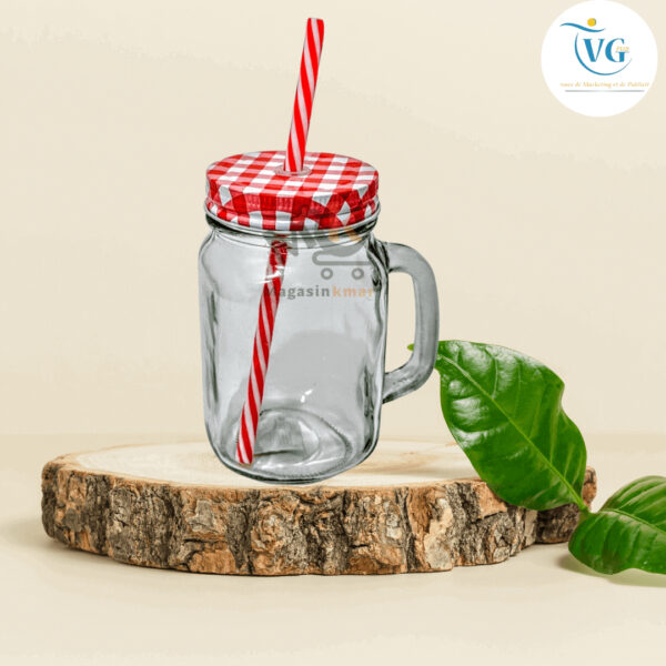 mug en verre avec paille